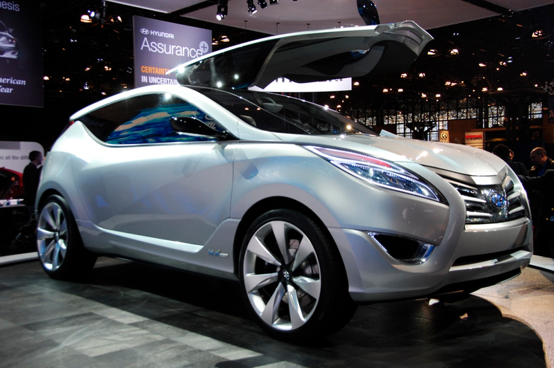 Illustration for article titled Hyundai Nuvis Concept: Hybrid Blue Drive Gives It Wings